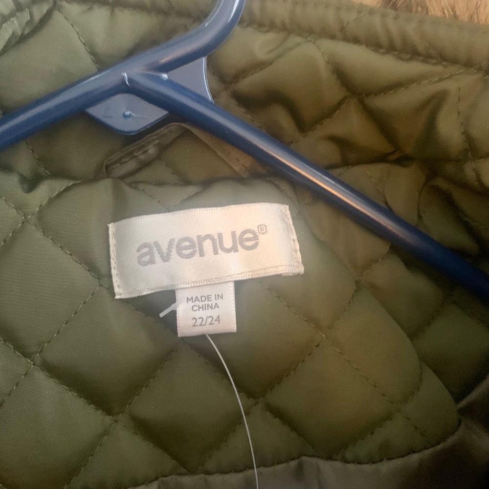 Olive green winter jacket with hoodie - Picture 3 of 5